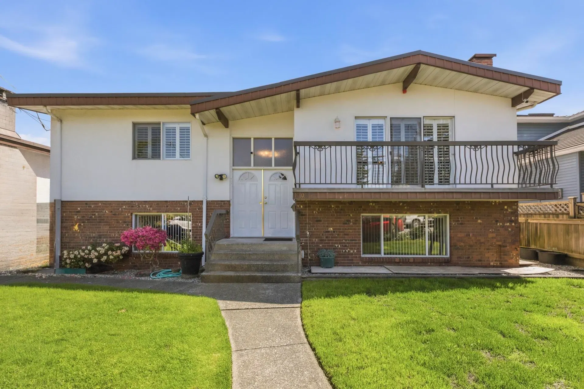 Photo 1 of 40 at 1108 Cliff Avenue
