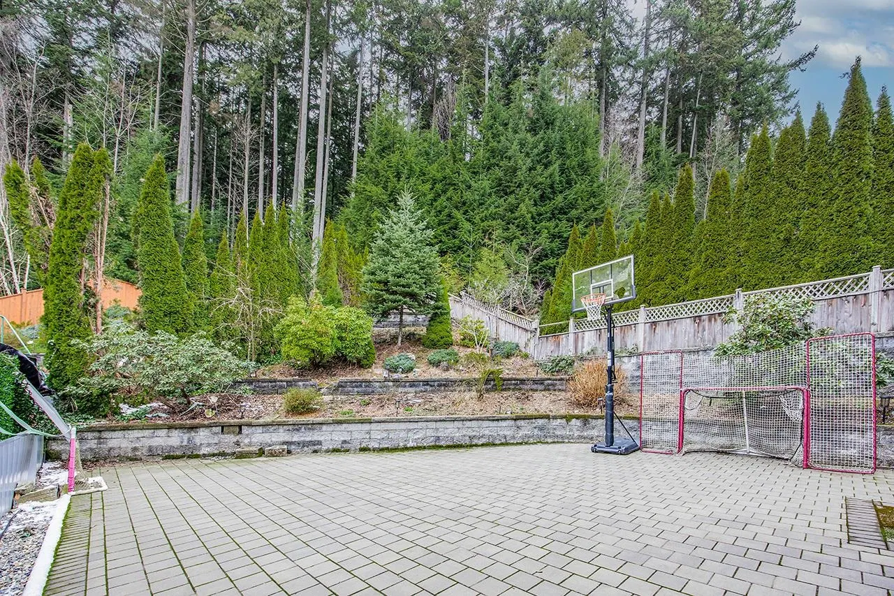 Photo 3 of 40 at 3376 Plateau Boulevard