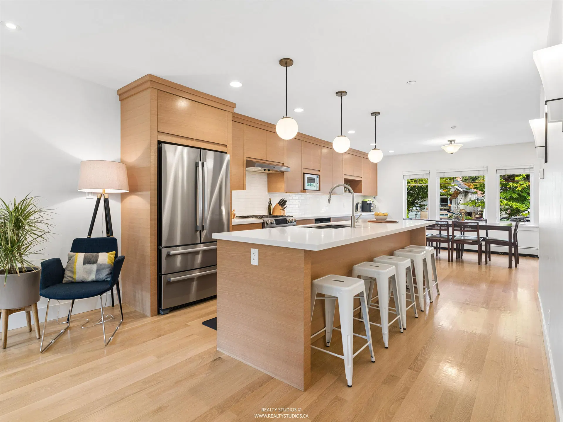 Photo 3 of 40 at 558 W 19th Avenue