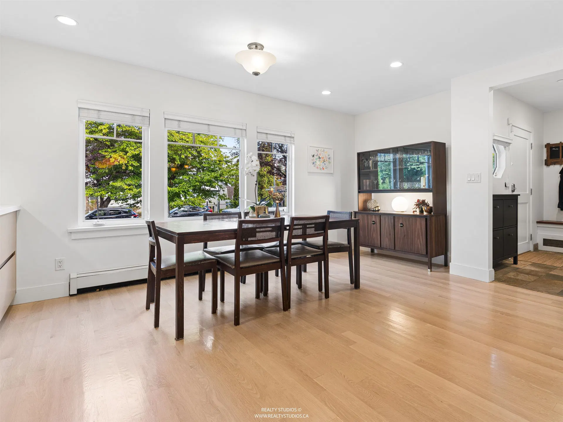 Photo 4 of 40 at 558 W 19th Avenue