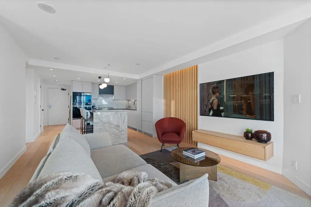 Photo 2 of 40 at #2607 – 583 Beach Crescent