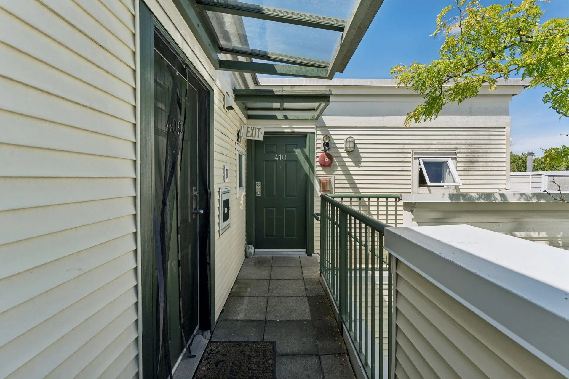 Photo 4 of 22 at #410 – 3727 W 10th Avenue