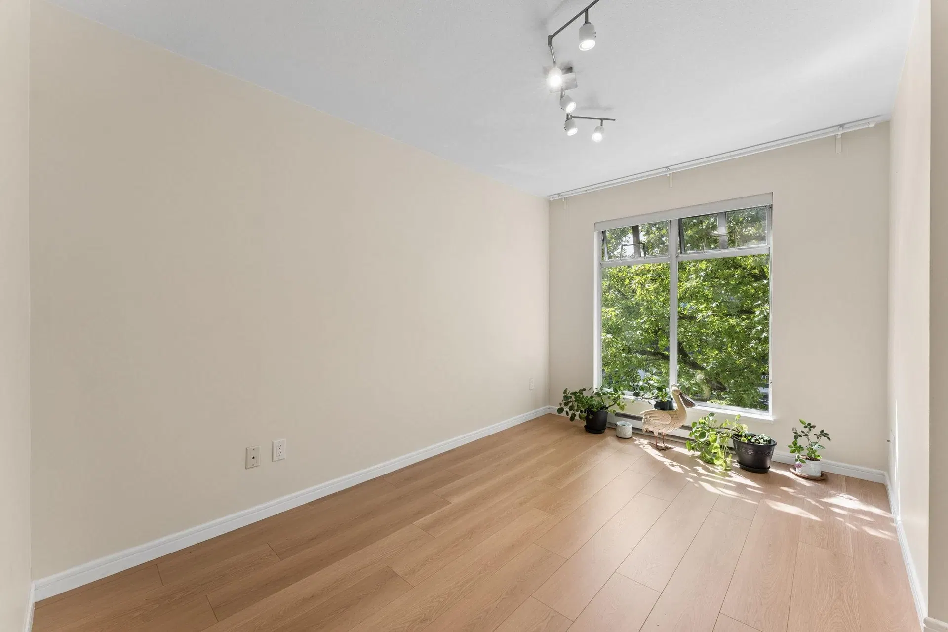 Photo 5 of 22 at #410 – 3727 W 10th Avenue