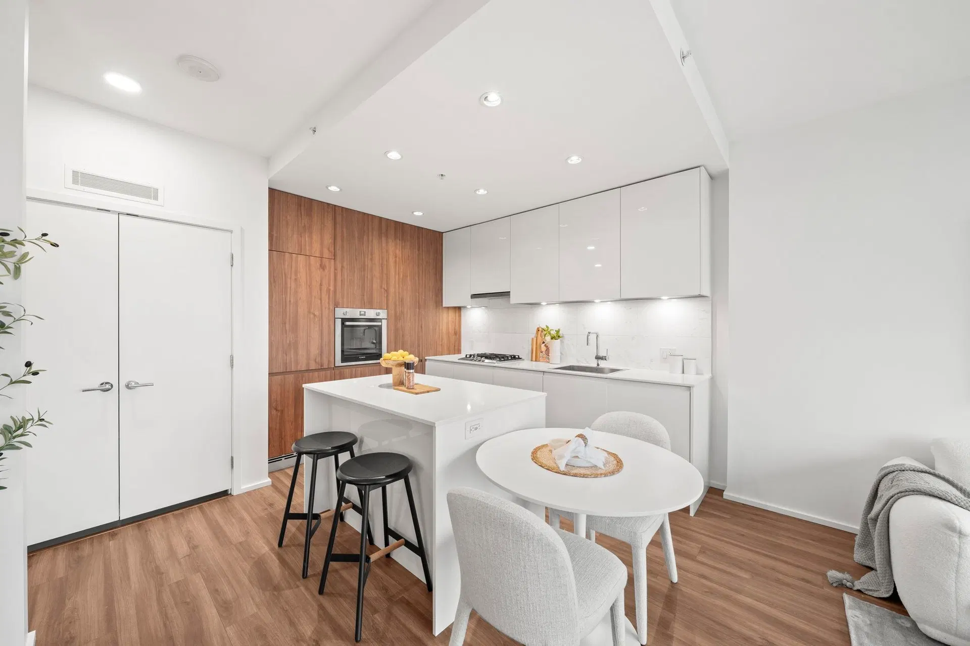 Photo 3 of 39 at #2208 – 4650 Brentwood Boulevard