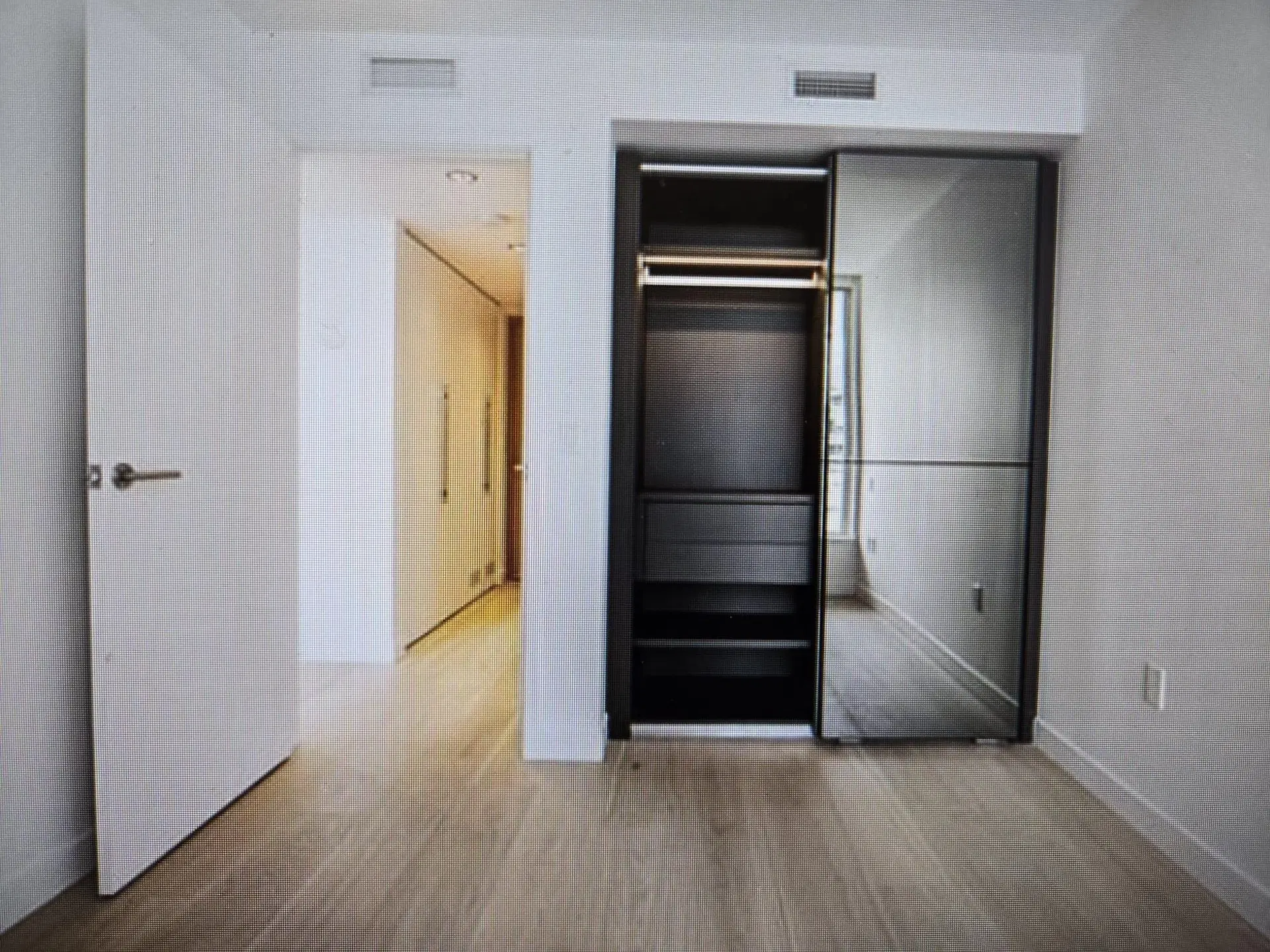 Photo 5 of 15 at #1611 – 1289 Hornby Street