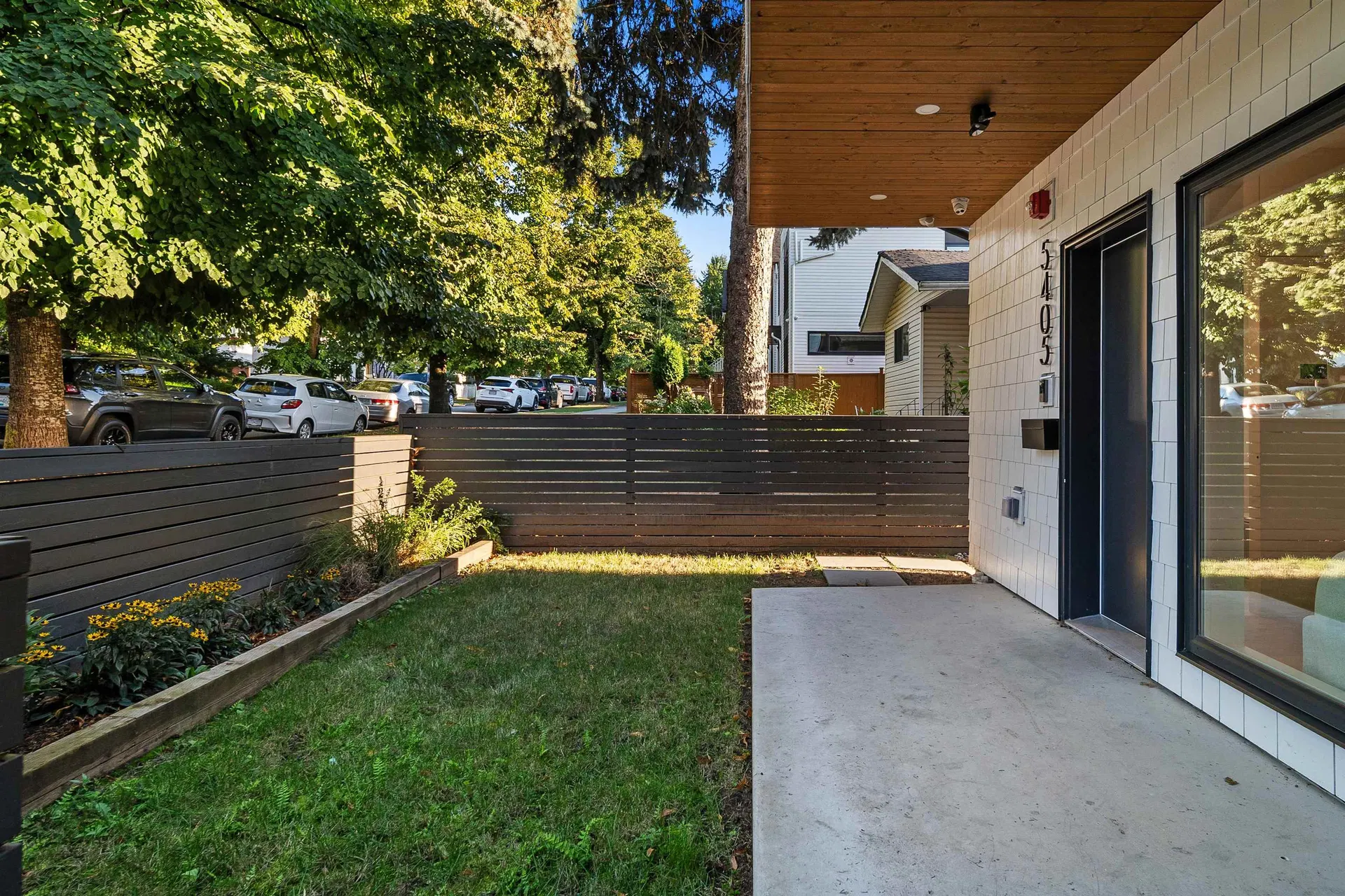 Photo 2 of 39 at 5405 Wales Street