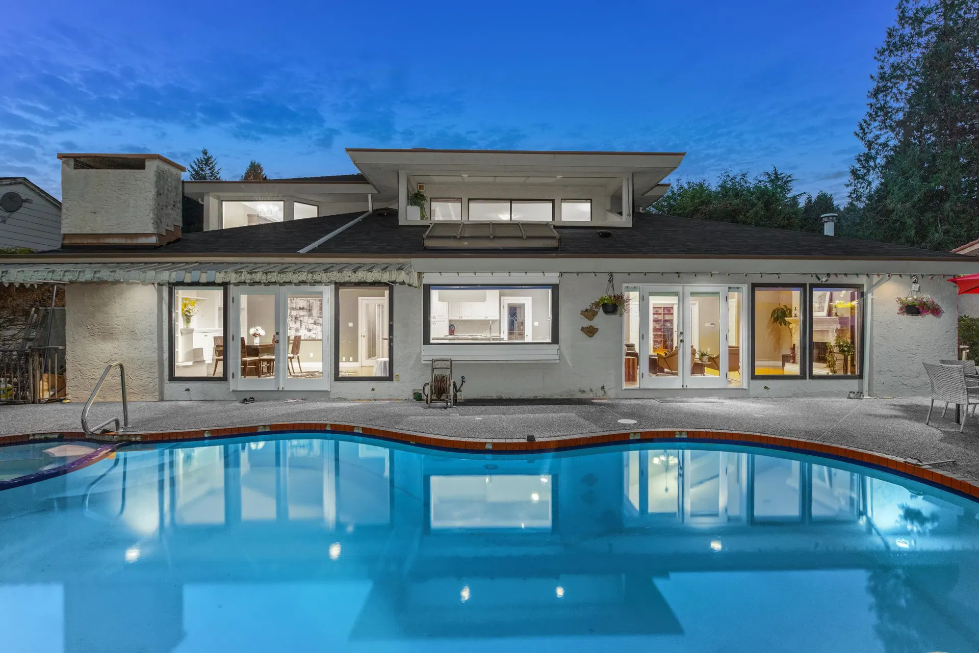 Photo 1 of 40 at 1285 Chartwell Crescent