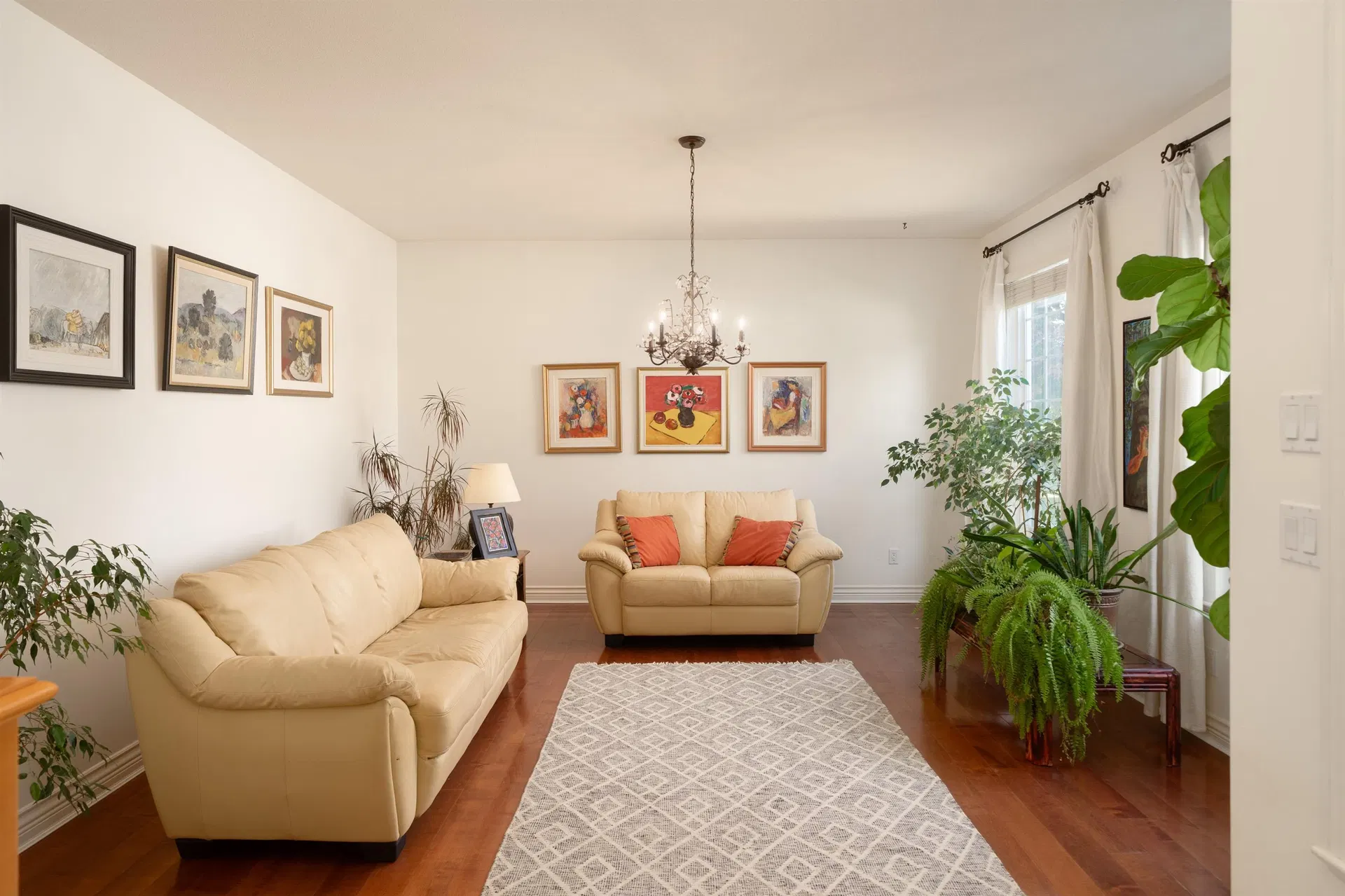 Photo 5 of 35 at 2658 Lurio Crescent