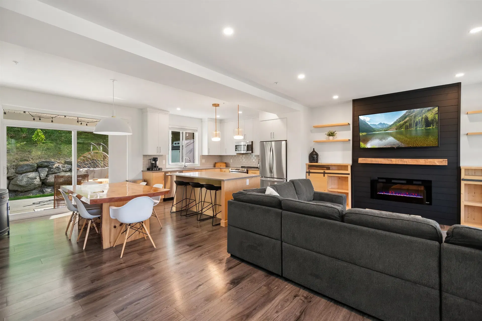 Photo 2 of 40 at #1 – 6262 Rexford Drive