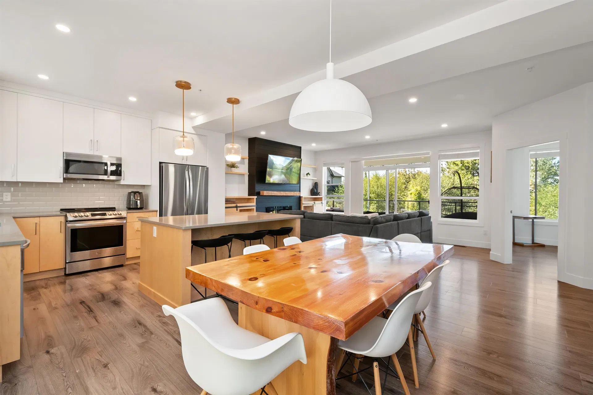 Photo 4 of 40 at #1 – 6262 Rexford Drive