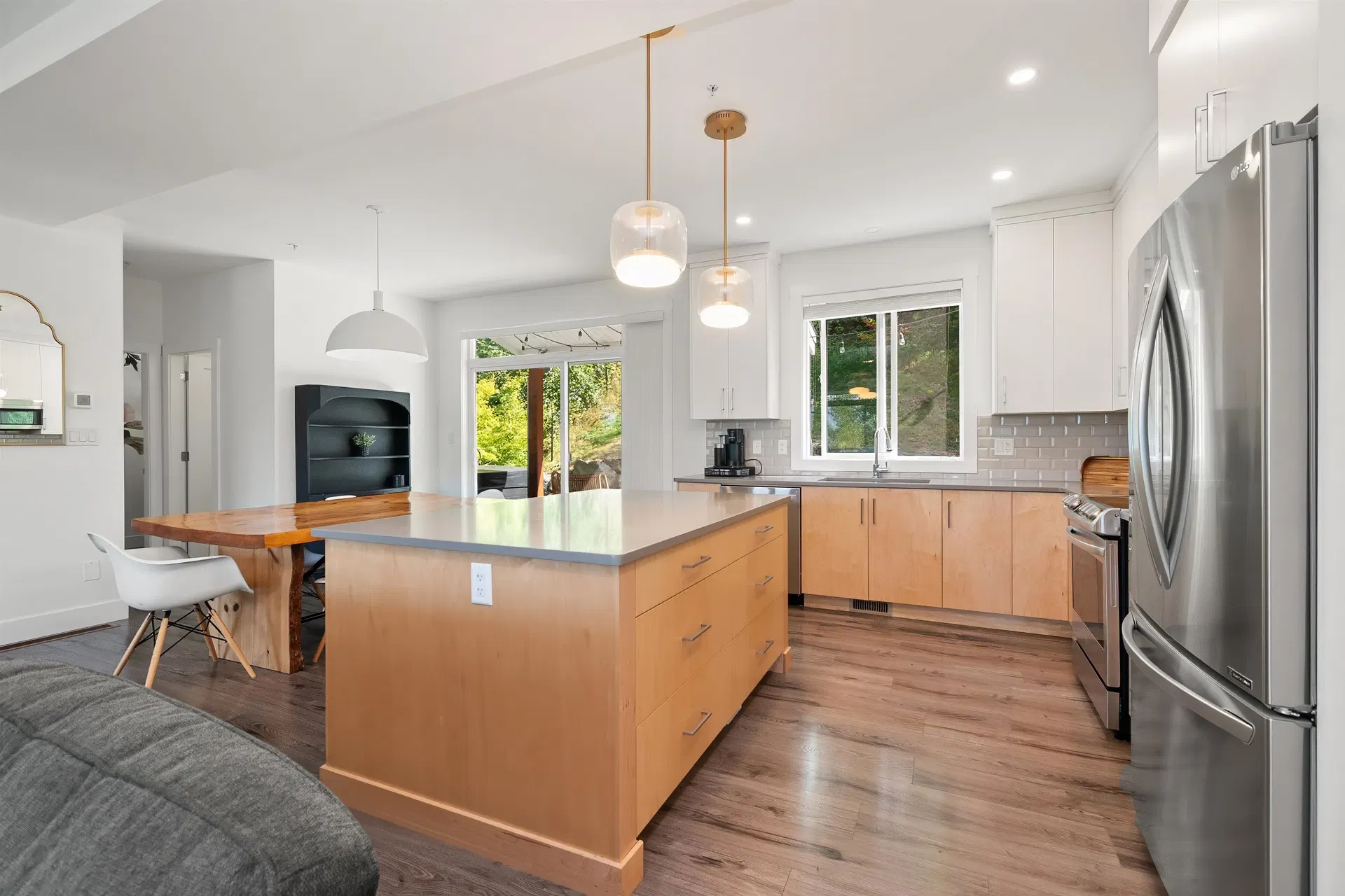 Photo 5 of 40 at #1 – 6262 Rexford Drive