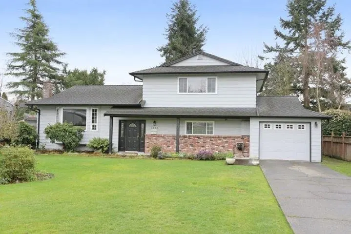 Photo 1 of 21 at 5372 46 Avenue