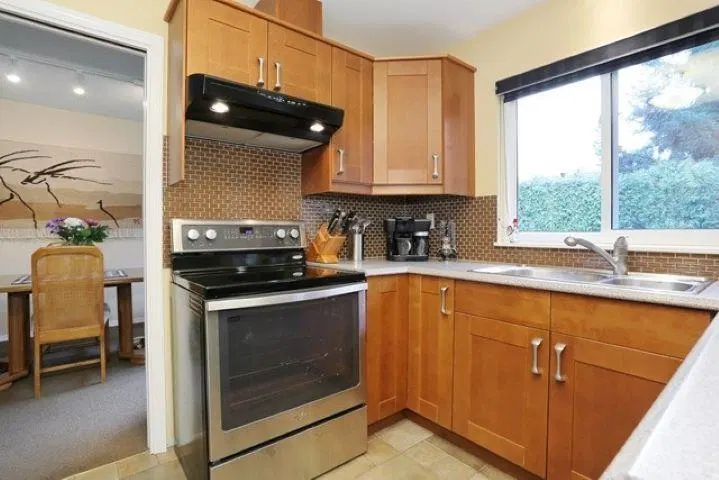 Photo 5 of 21 at 5372 46 Avenue