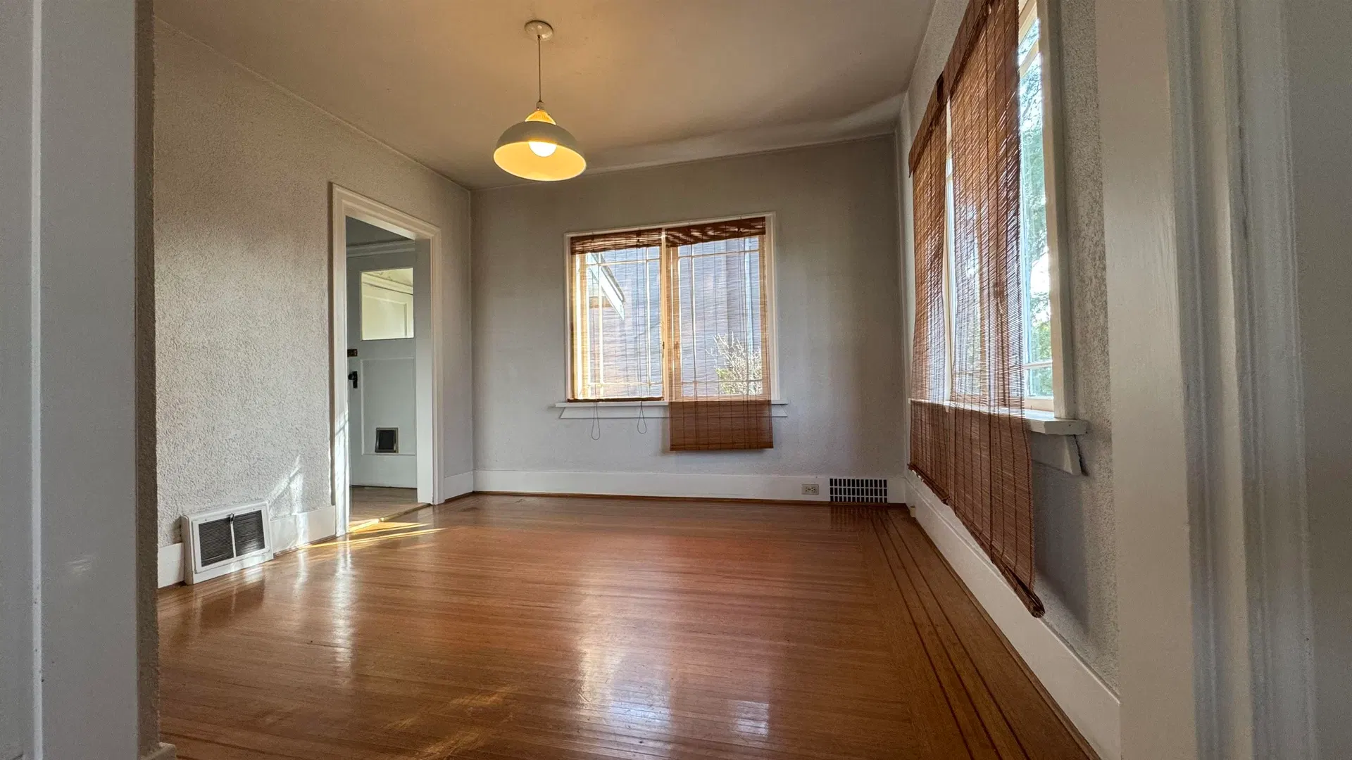 Photo 4 of 16 at 5480 Collingwood Street