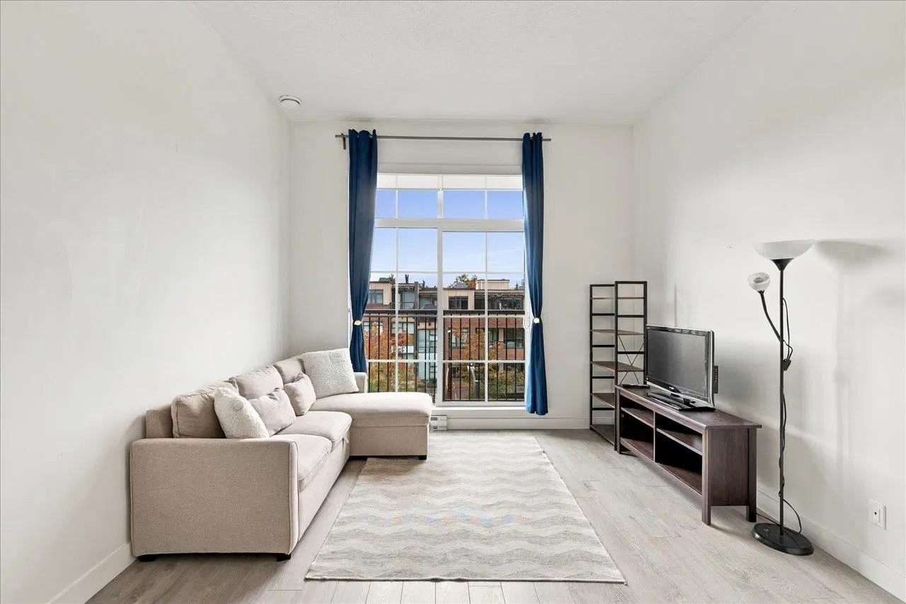 Photo 3 of 9 at #401 – 2141 E Hastings Street