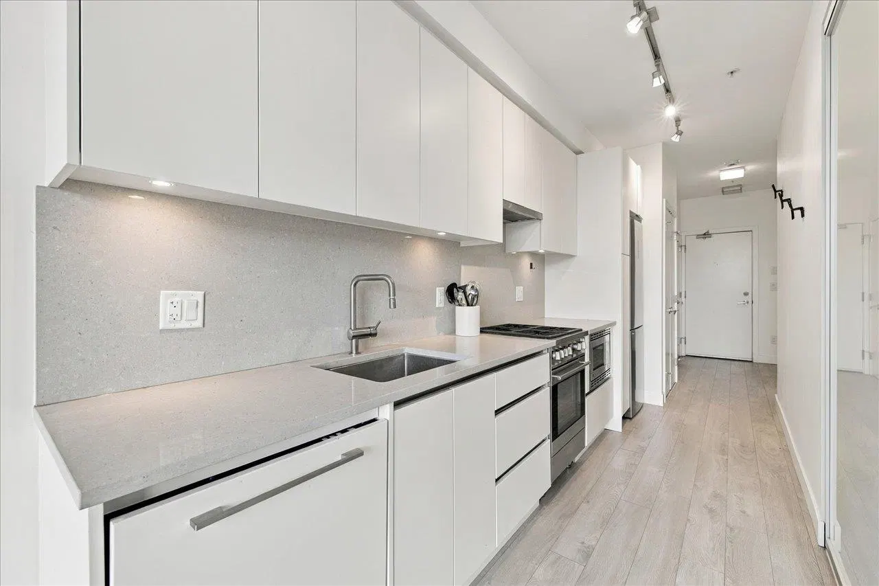 Photo 4 of 9 at #401 – 2141 E Hastings Street