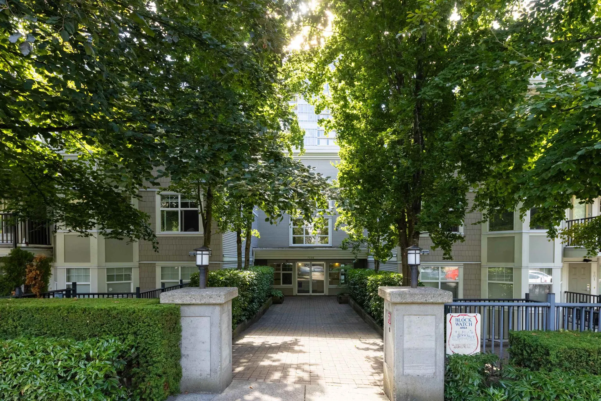 #415 – 7038 21st Avenue