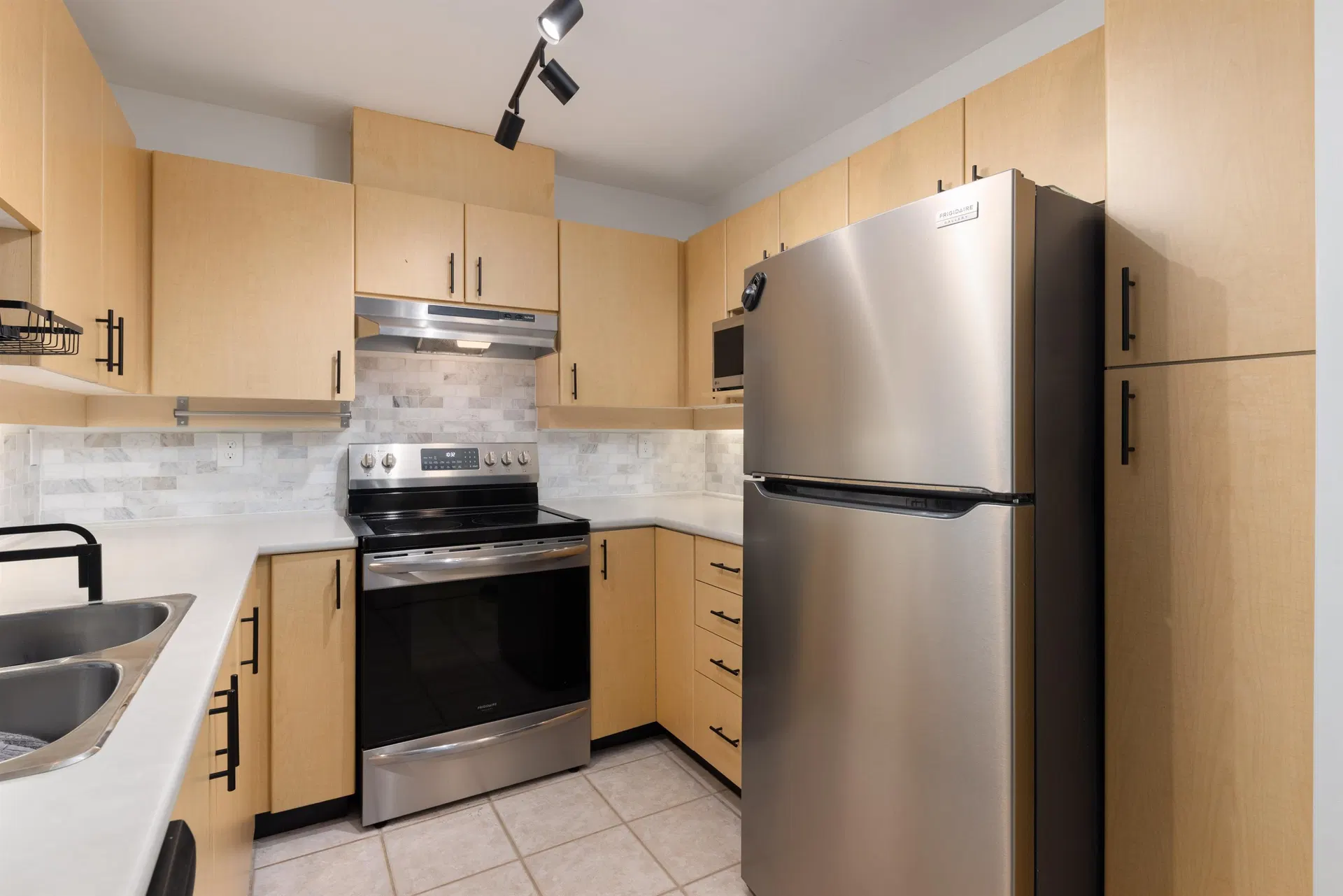 Photo 3 of 21 at #415 – 7038 21st Avenue