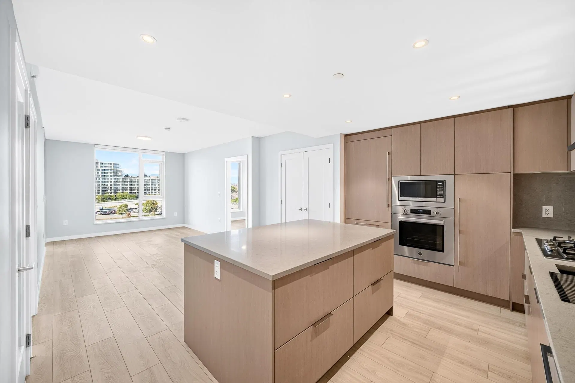 Photo 4 of 35 at #603 – 3588 Ketcheson Road