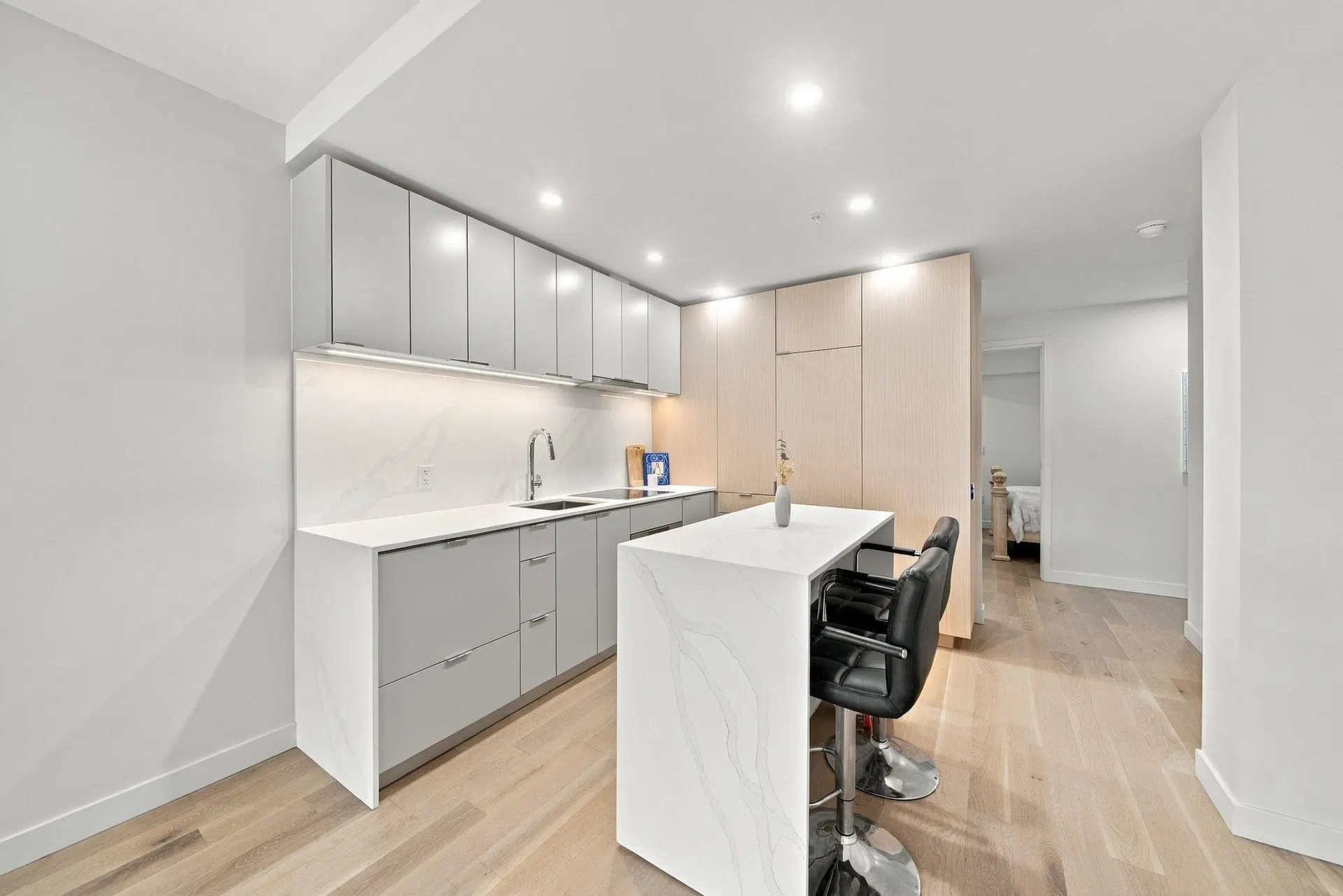 Photo 4 of 30 at #507 – 239 Keefer Street