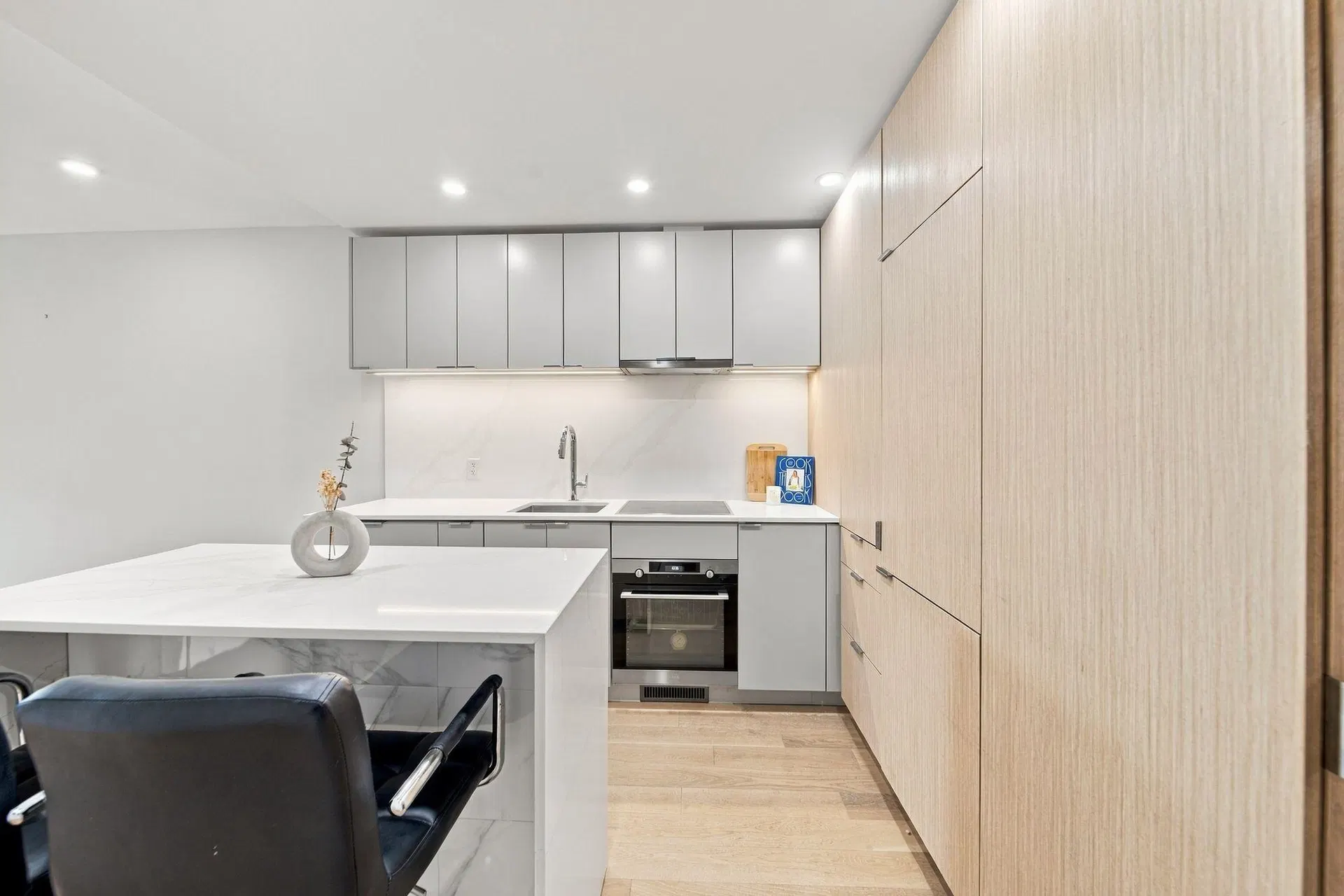 Photo 5 of 30 at #507 – 239 Keefer Street