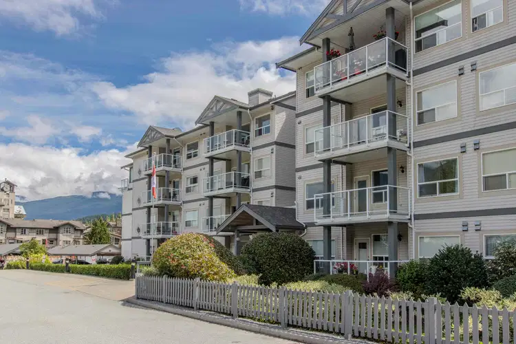 #207 – 1203 Pemberton Avenue