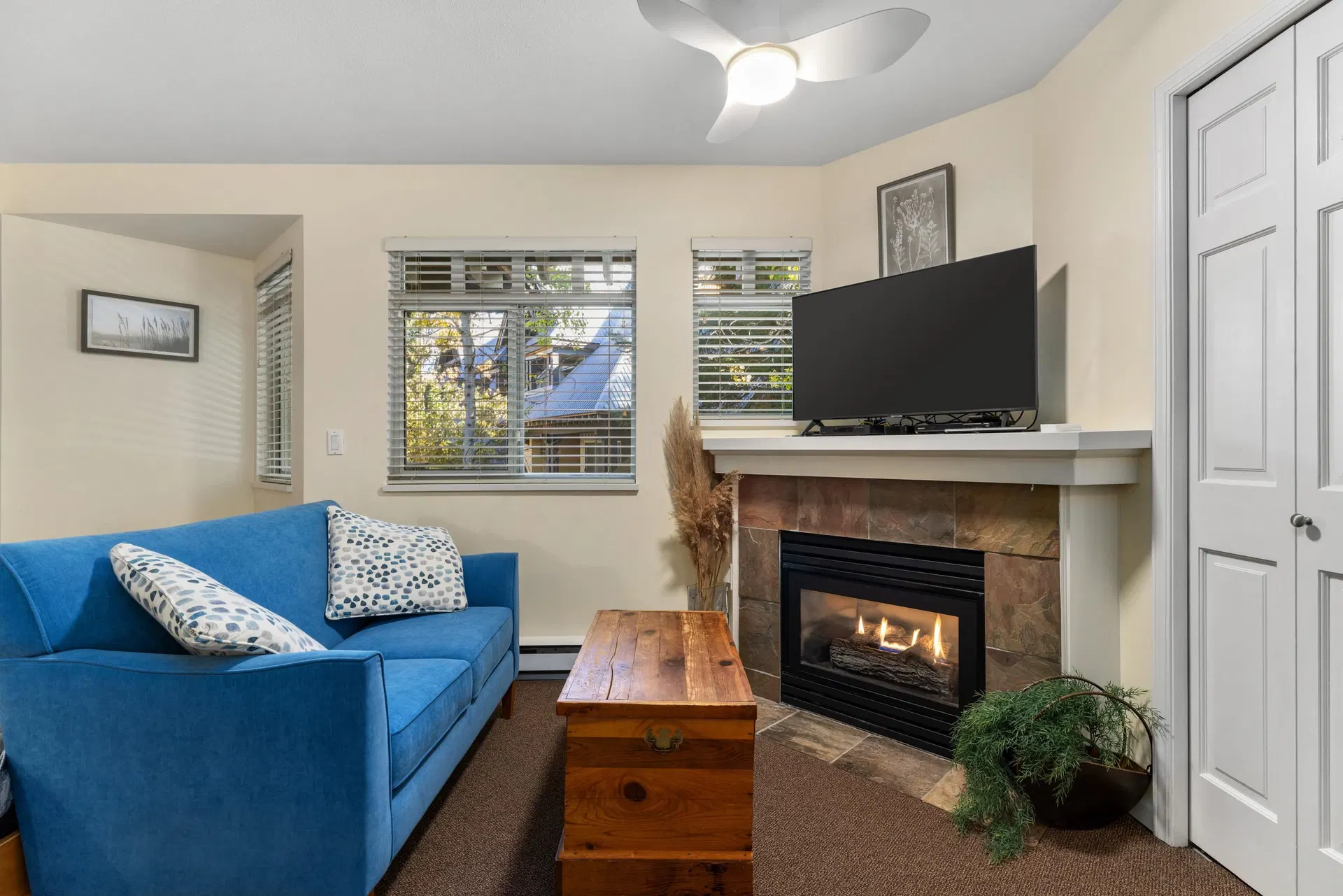 Photo 4 of 25 at #25 – 4335 Northlands Boulevard
