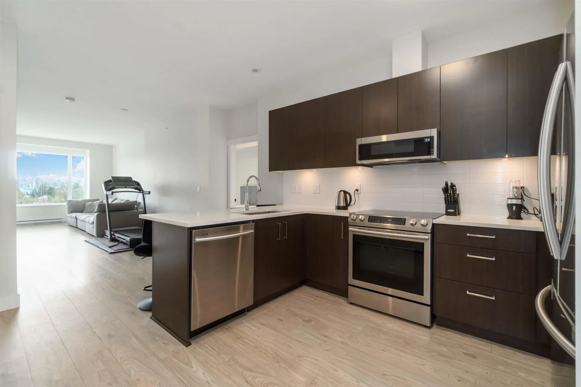 Photo 3 of 26 at #409 – 1633 Tatlow Avenue