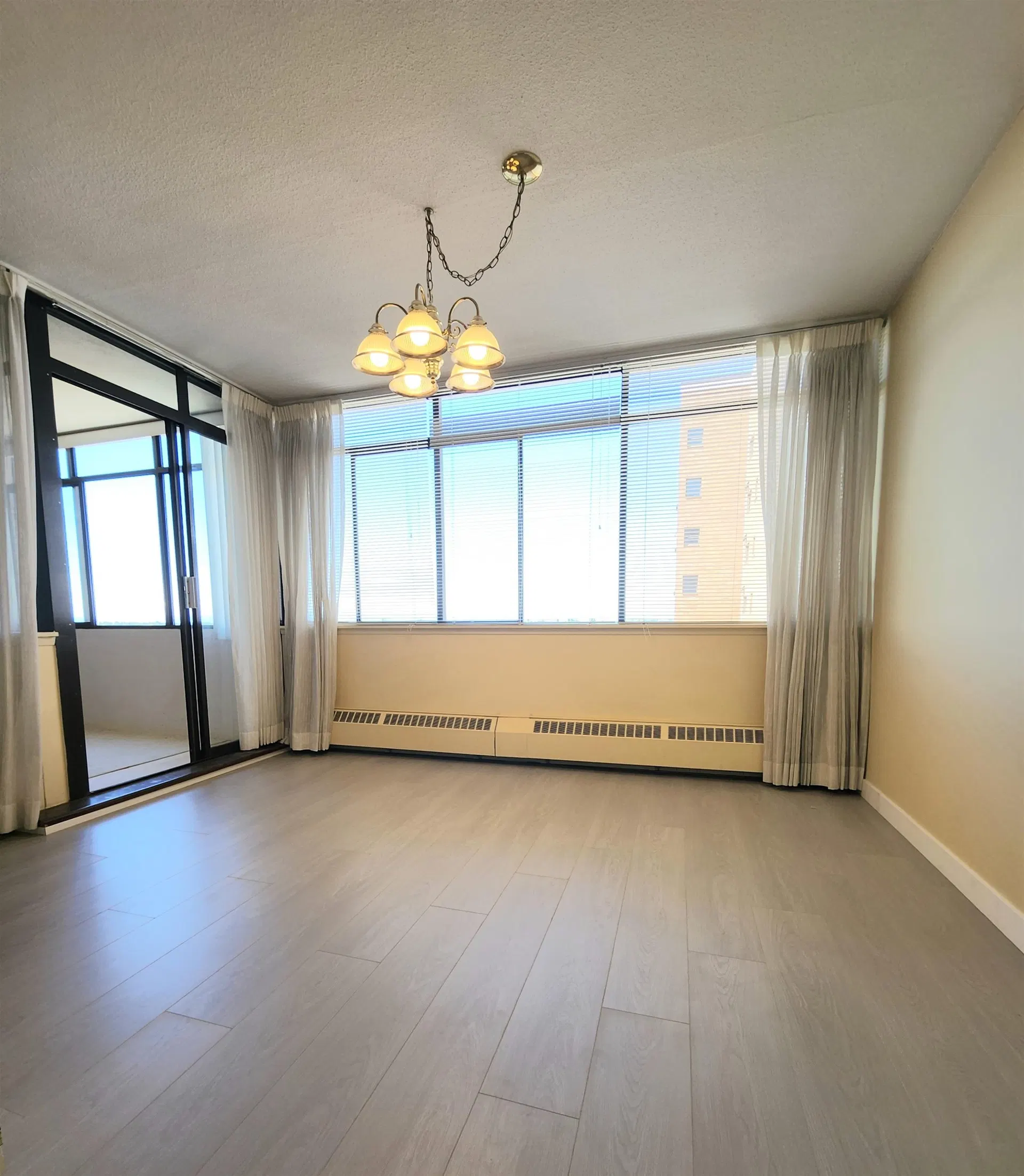 Photo 4 of 17 at #1305 – 6631 Minoru Boulevard