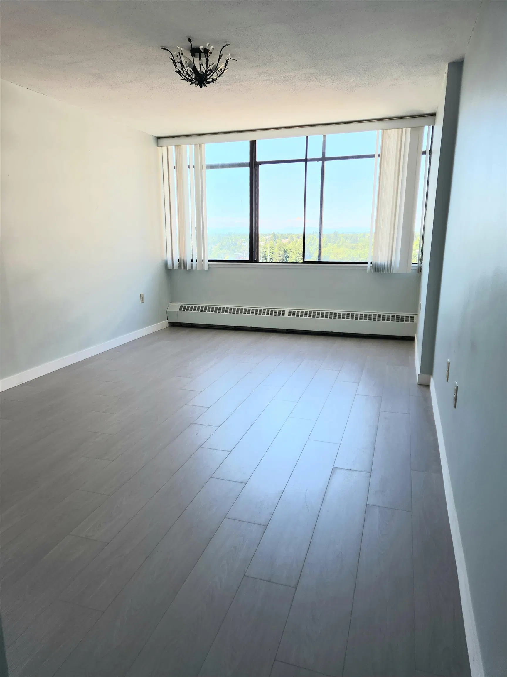 Photo 5 of 17 at #1305 – 6631 Minoru Boulevard