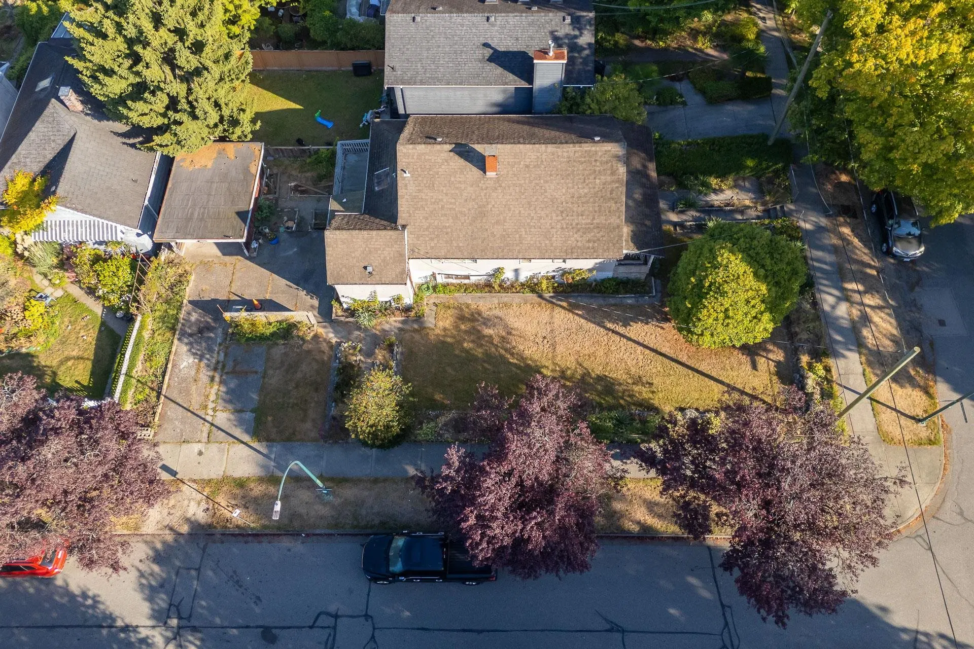 Photo 5 of 14 at 505 N Penticton Street