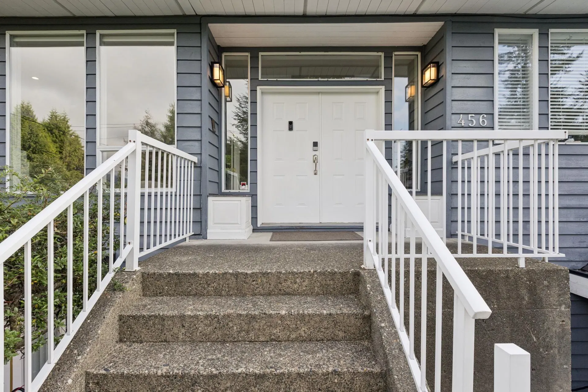 Photo 2 of 40 at 456 Montroyal Boulevard