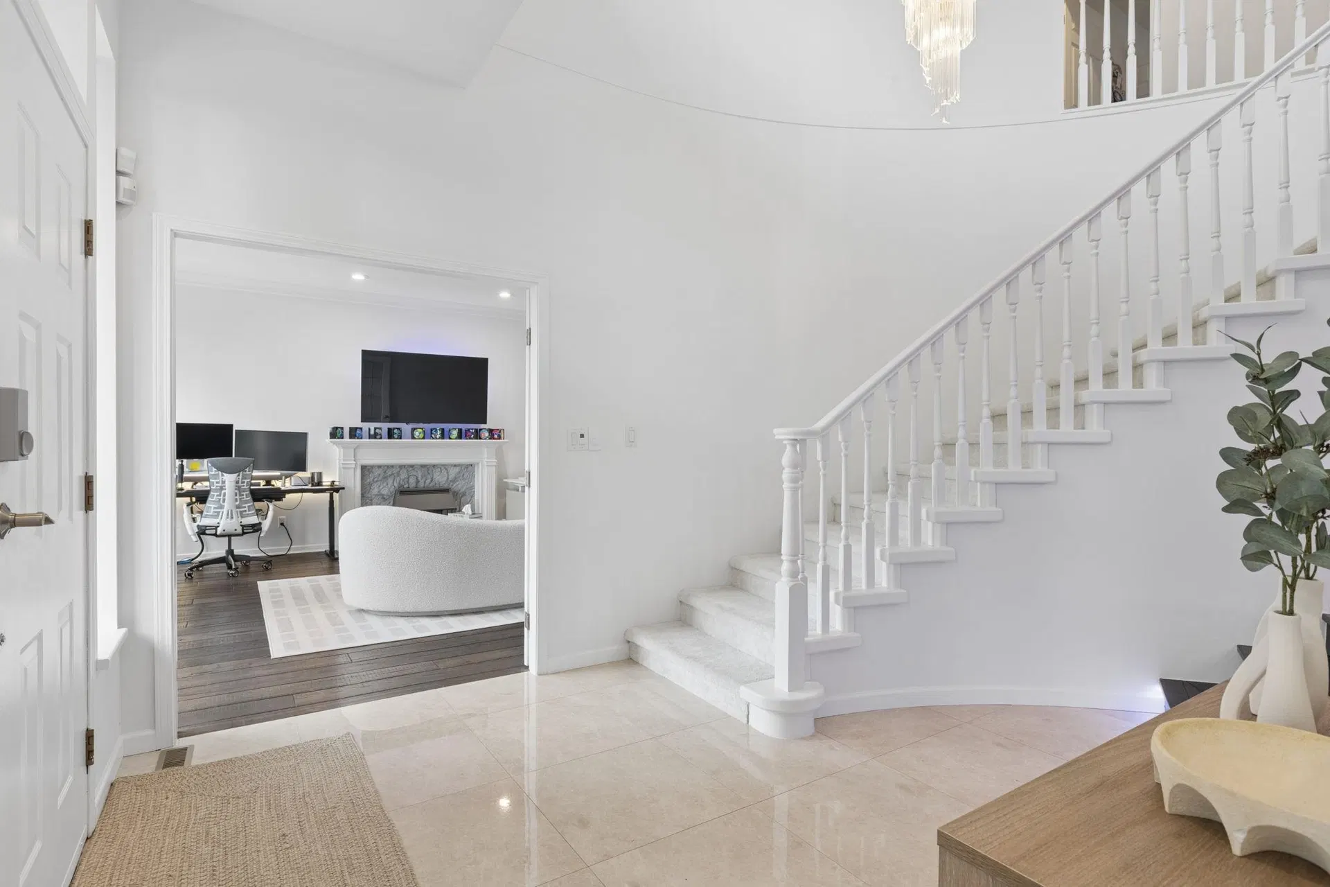 Photo 5 of 40 at 456 Montroyal Boulevard