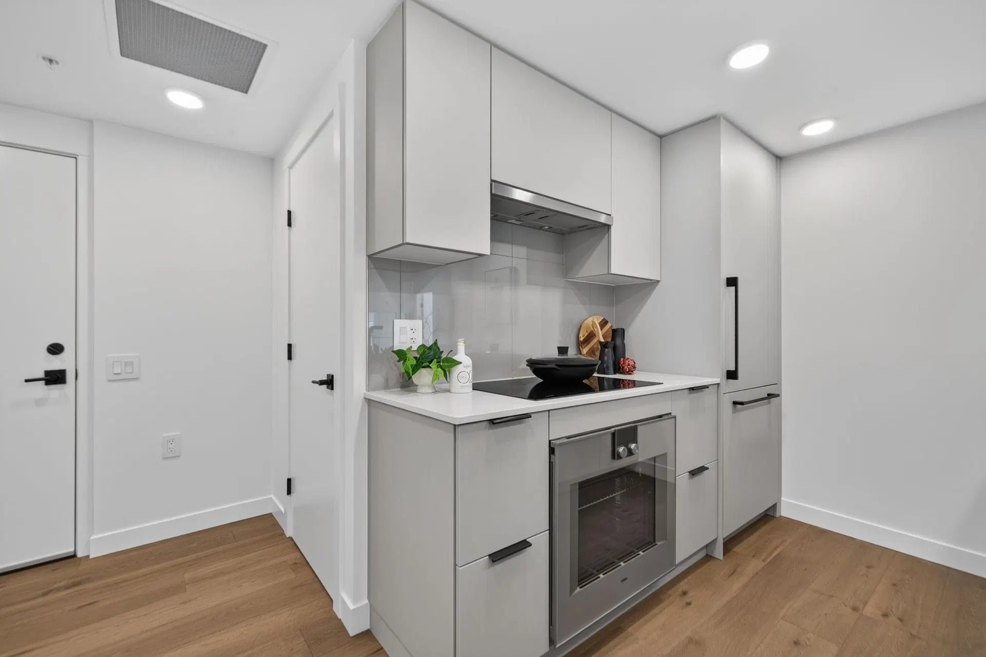 Photo 3 of 27 at #202 – 8030 Oak Street