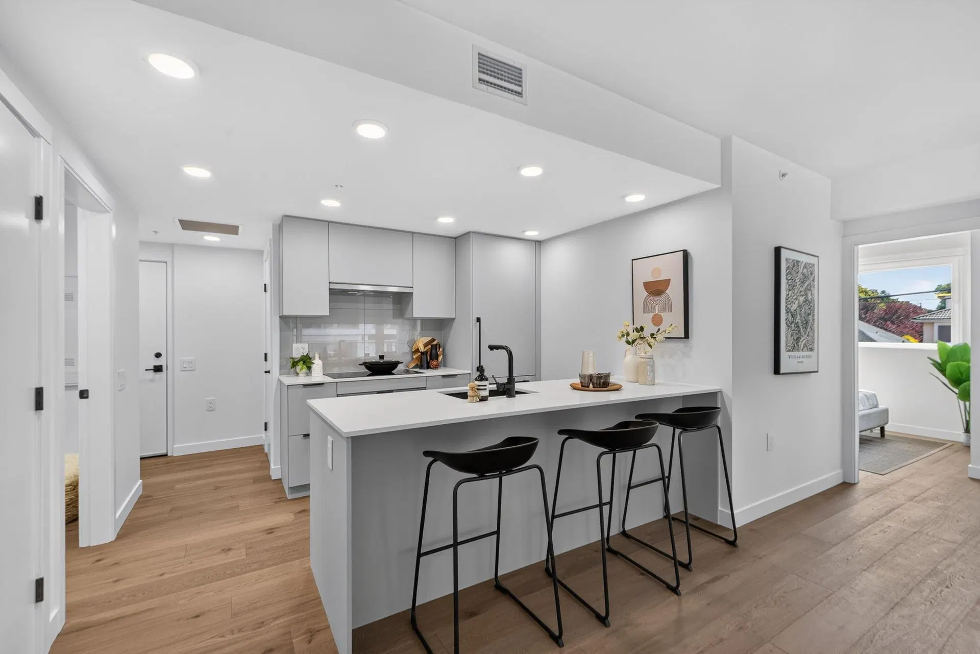 Photo 4 of 27 at #202 – 8030 Oak Street