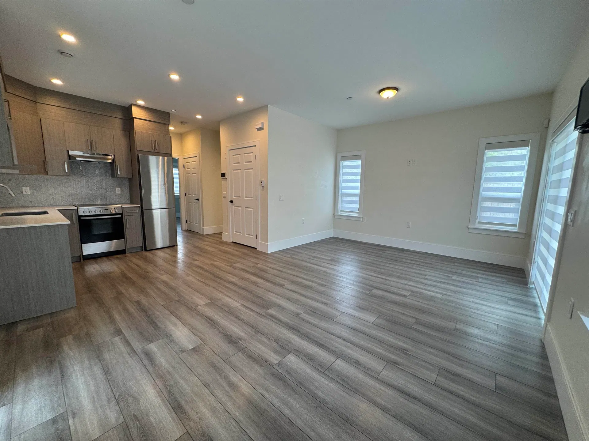 Photo 4 of 23 at Coach House – 11901 Gee St