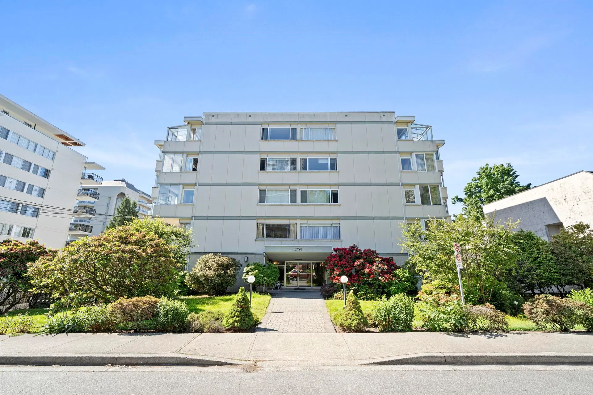 Photo 2 of 28 at #504 – 1750 Esquimalt Avenue