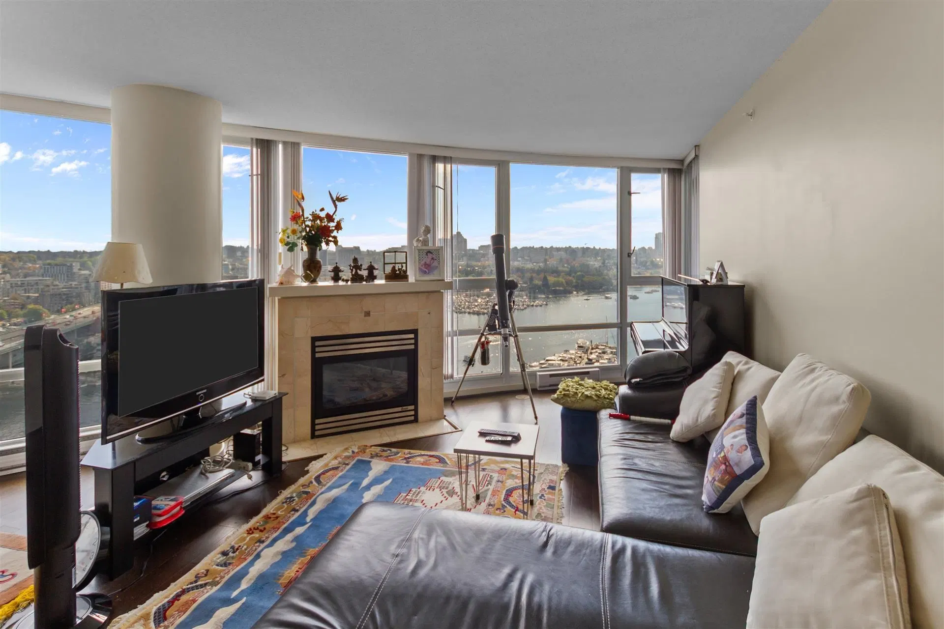 Photo 3 of 36 at #2306 – 1033 Marinaside Crescent