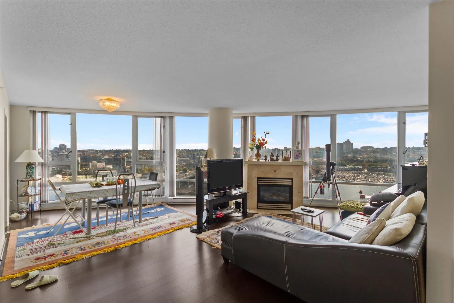 Photo 5 of 36 at #2306 – 1033 Marinaside Crescent
