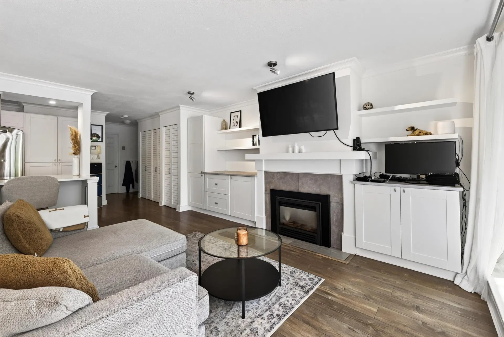 Photo 2 of 33 at #101 – 1702 Chesterfield Avenue