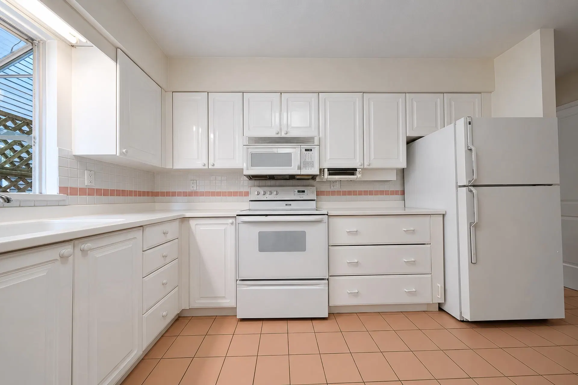 Photo 5 of 19 at 1919 Creelman Avenue