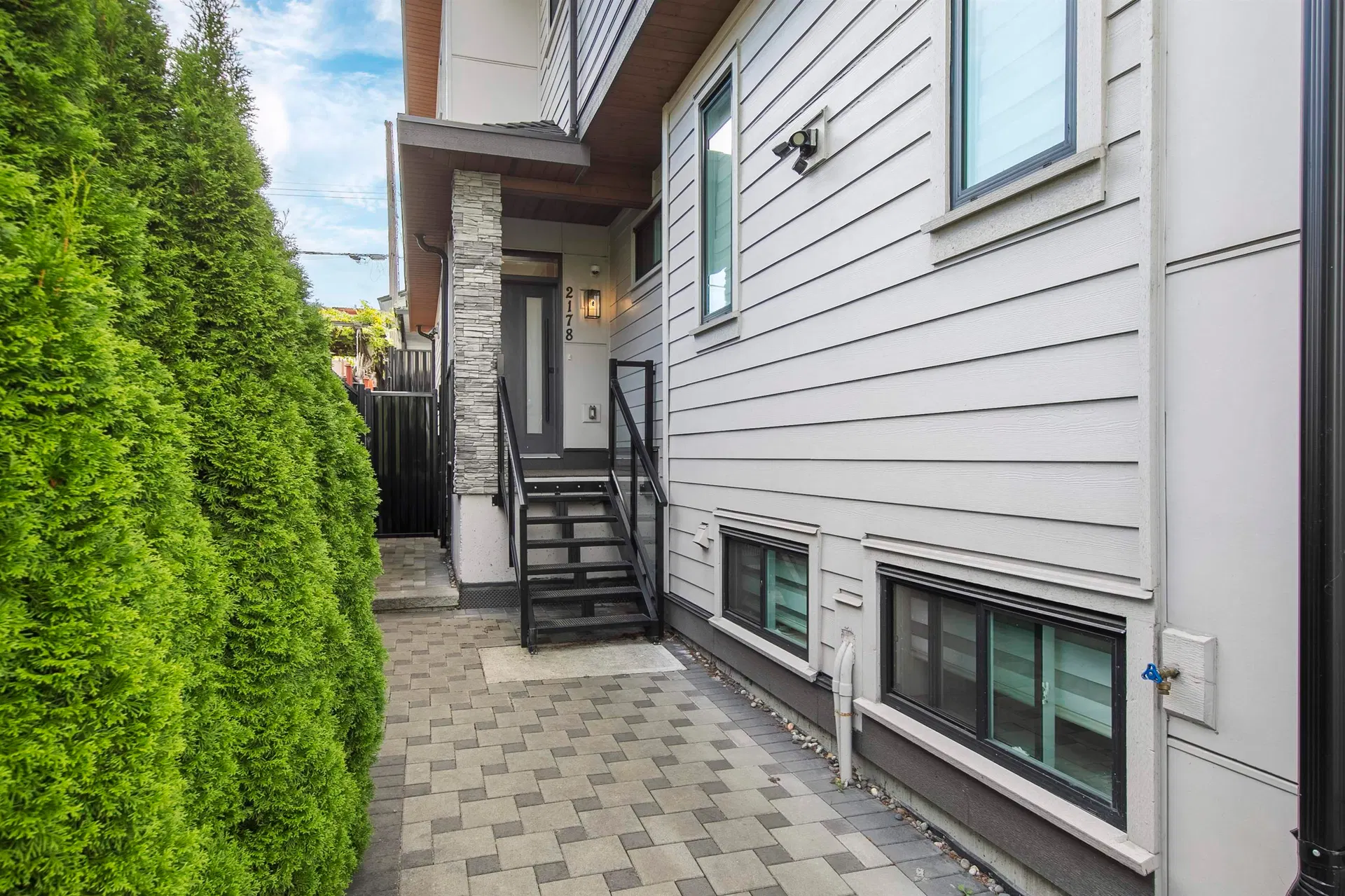 Photo 2 of 33 at 2178 Renfrew Street