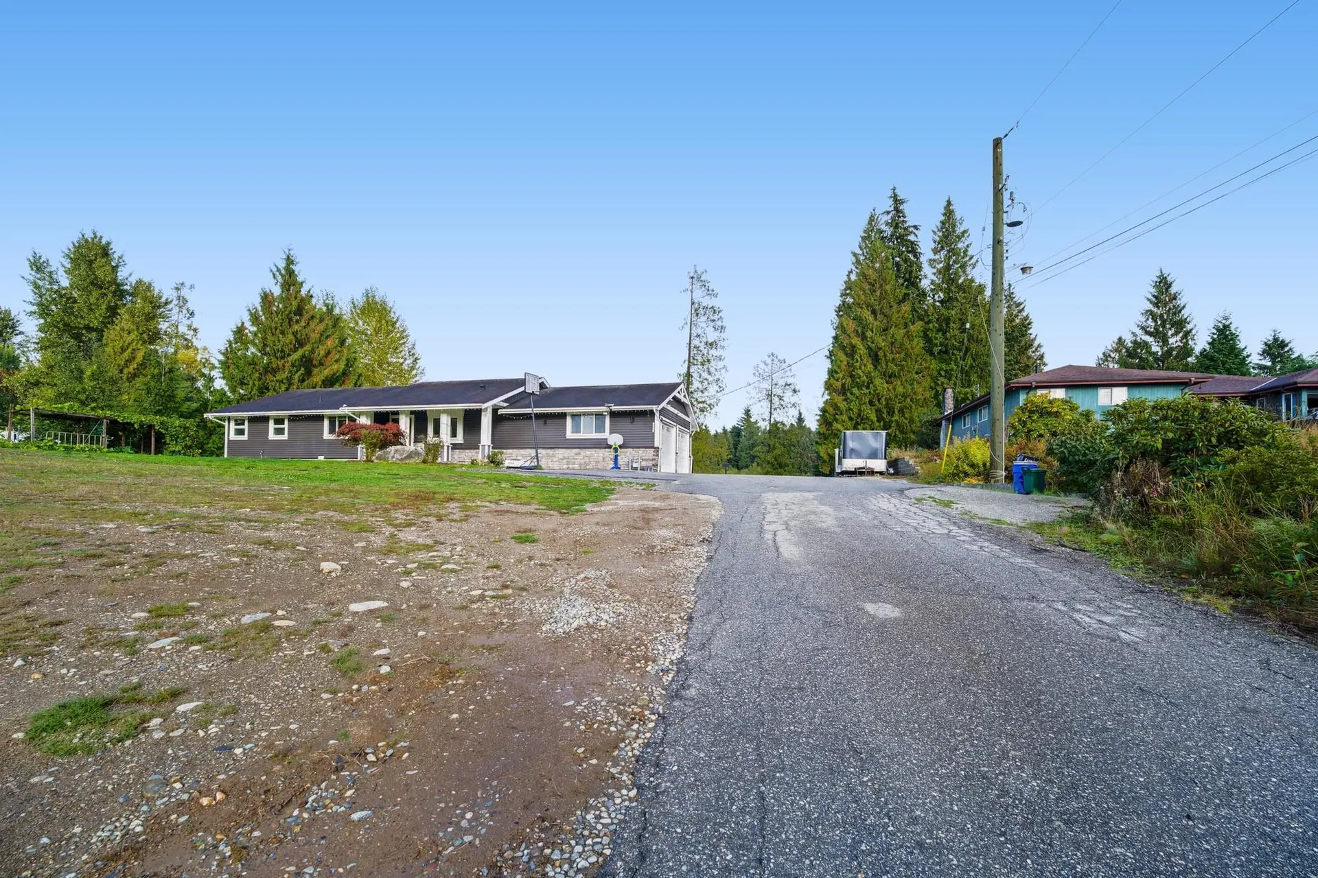 Photo 4 of 40 at 8972 Dewdney Trunk Road
