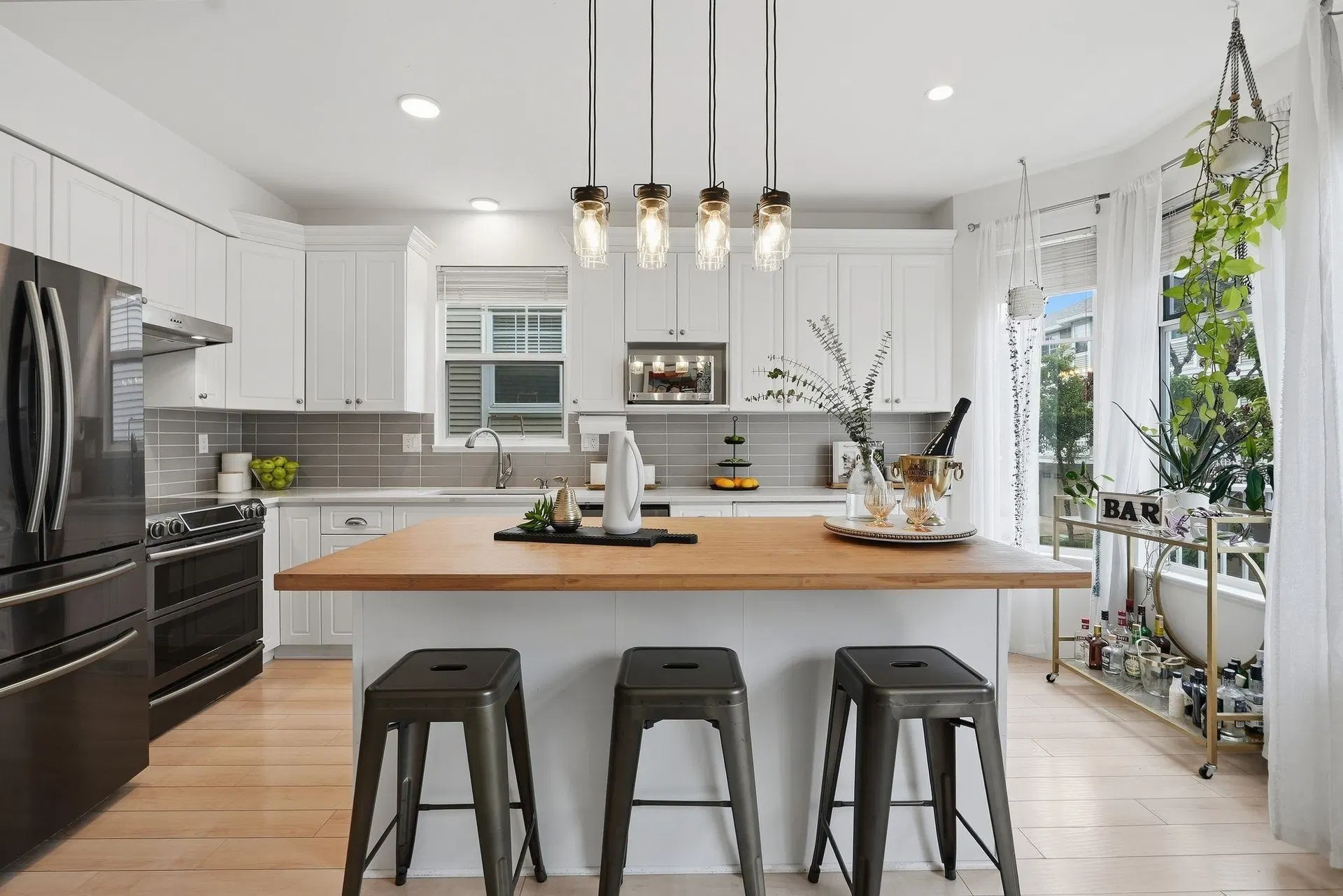 Photo 4 of 40 at 6556 121 Street