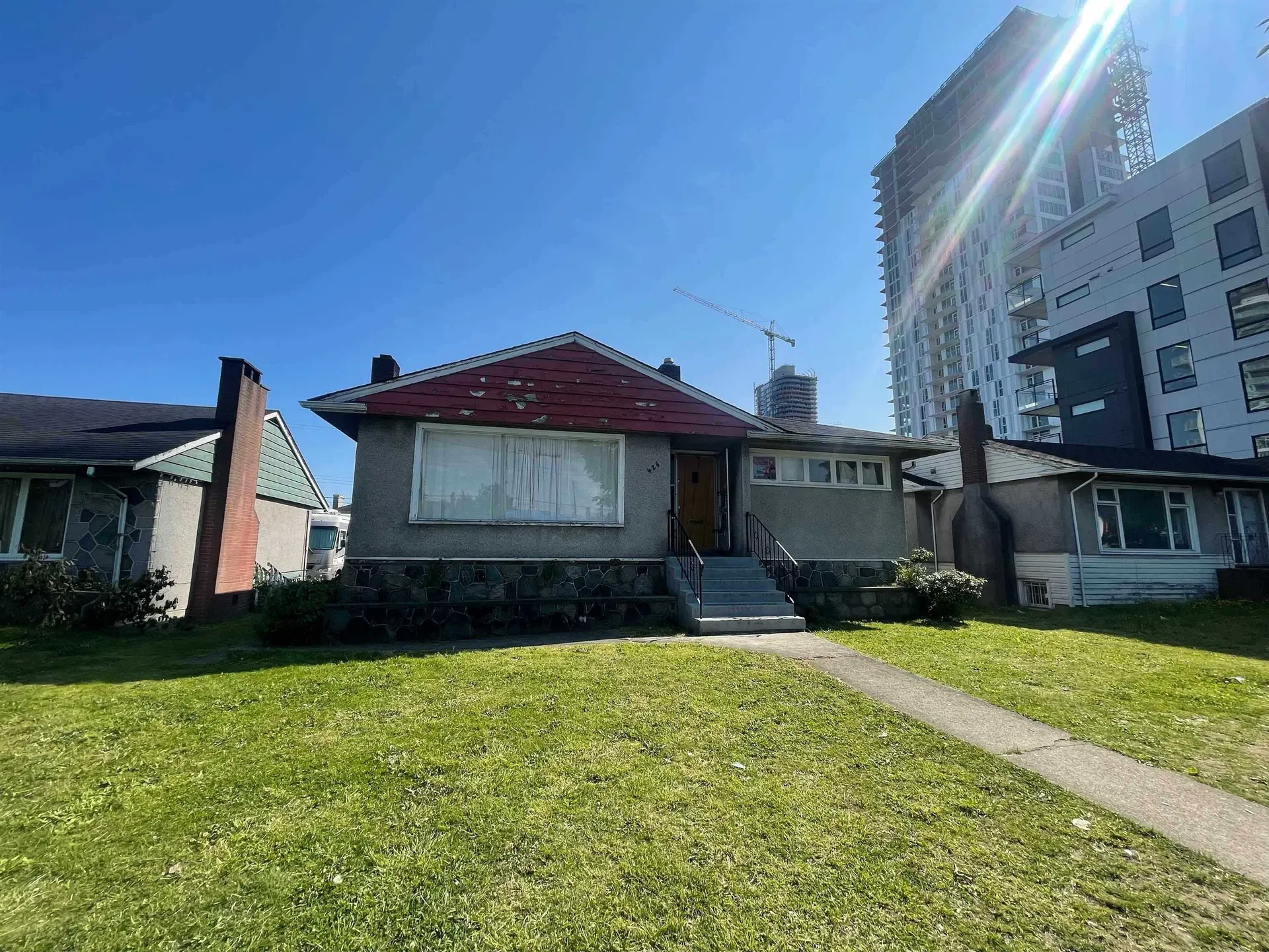 Photo 1 of 1 at 426 W 41st Avenue