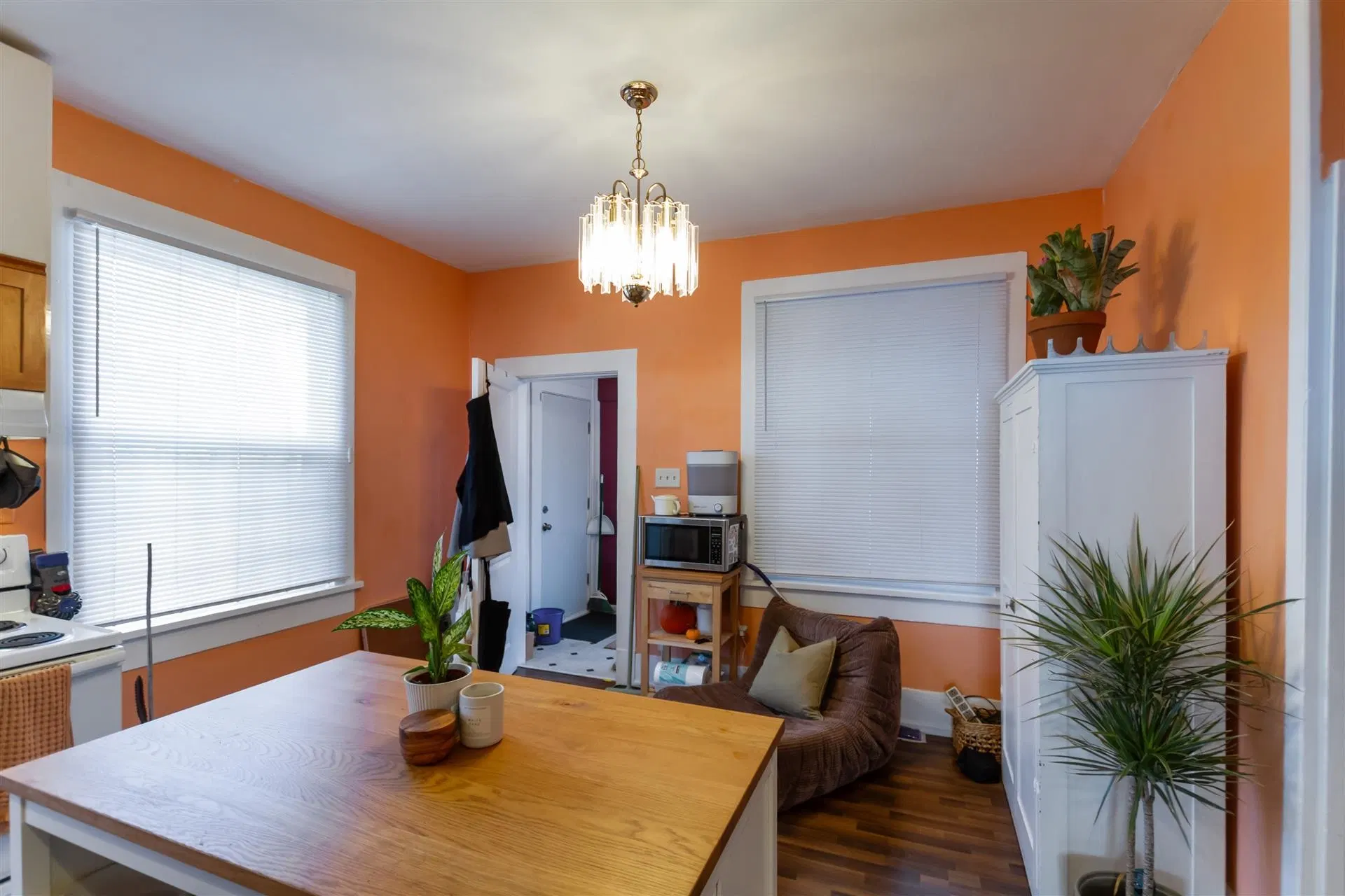 Photo 5 of 32 at 1925 Adanac Street