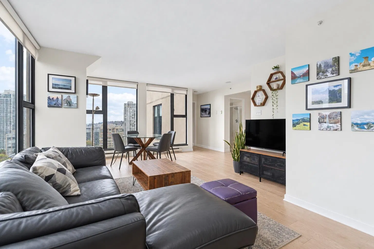 Photo 5 of 14 at #1405 – 1155 Homer Street