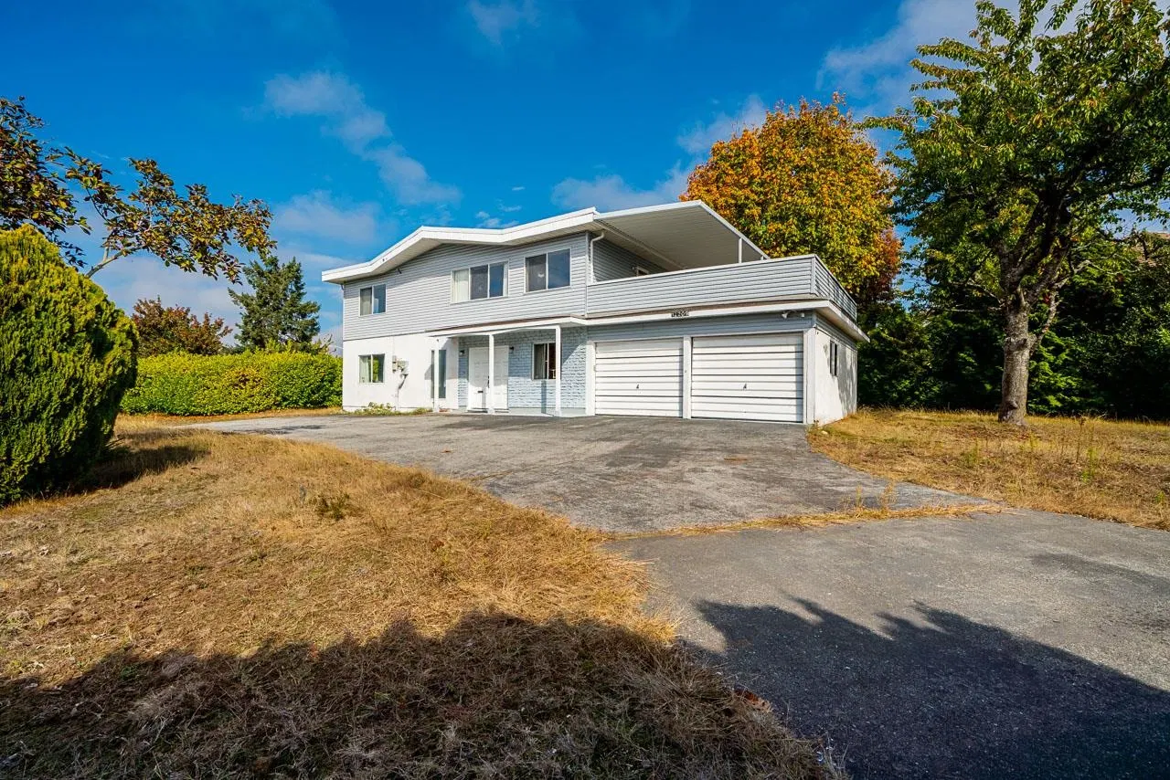 Photo 4 of 39 at 12209 64 Avenue