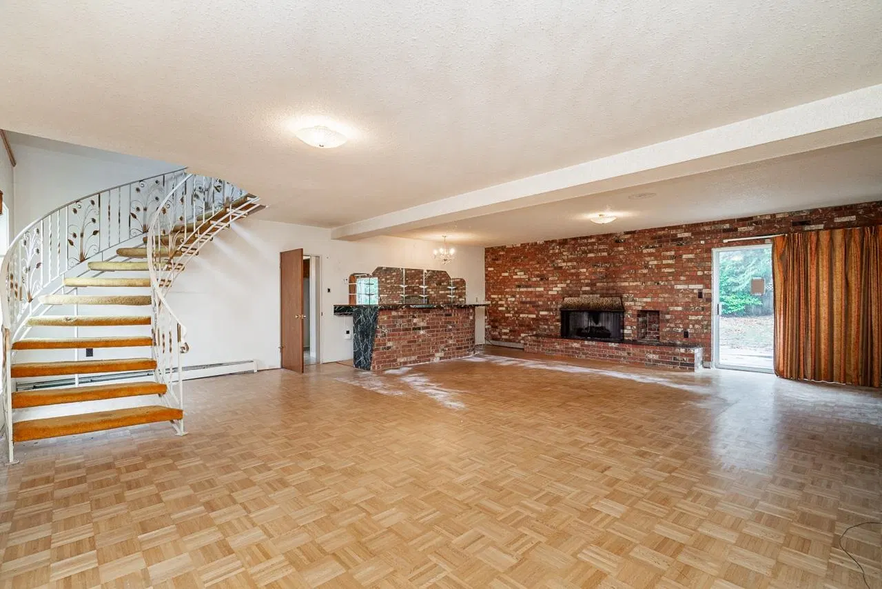 Photo 5 of 39 at 12209 64 Avenue