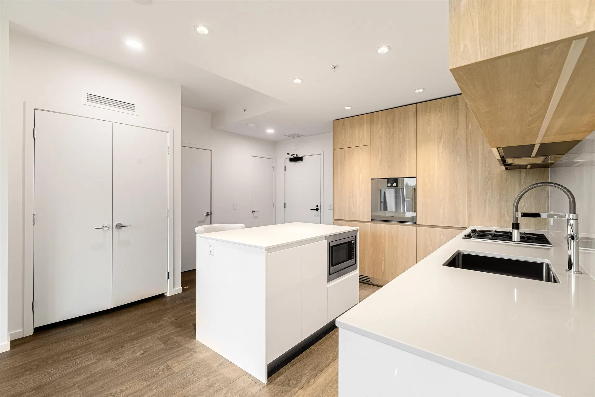 Photo 3 of 18 at #528 – 6300 Minoru Boulevard